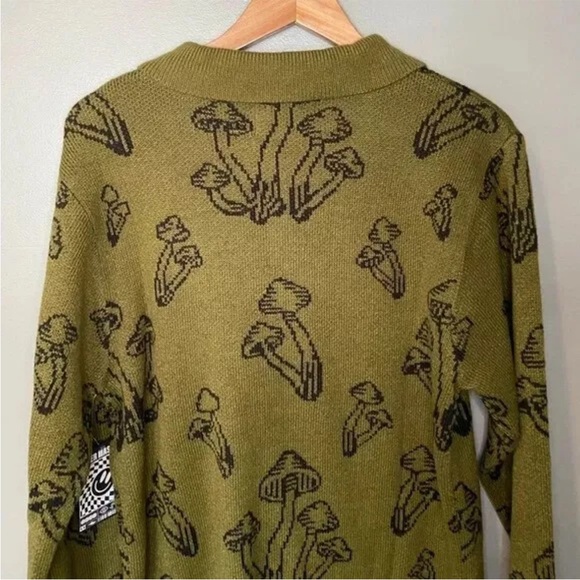 Men’s Super Massive Green Mushroom Sweater- Medium new w/tags - Picture 5 of 6